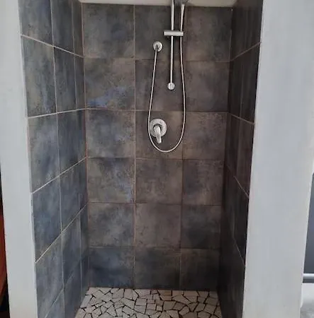 Tiu Angalu 14 Apartment